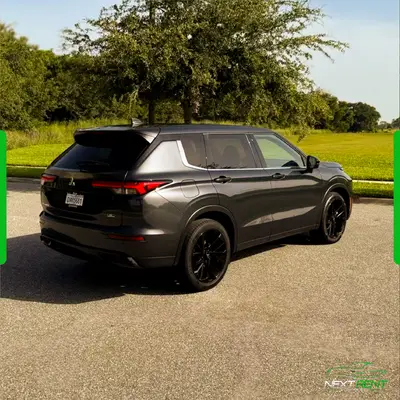 Mitsubishi Outlander SE Black Edition Preta | 7 Lugares