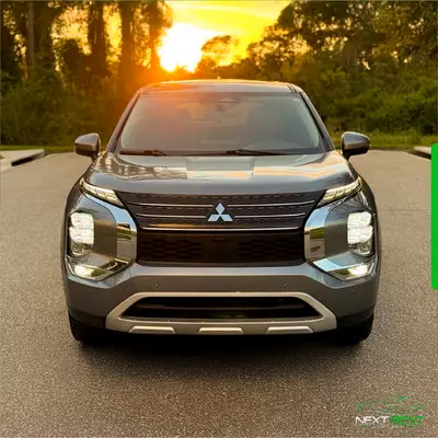 Mitsubishi Outlander SE Cinza | 7 Lugares
