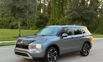 Mitsubishi Outlander SE Cinza | 7 Lugares