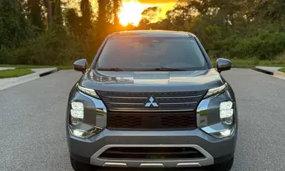 Mitsubishi Outlander SE Cinza | 7 Lugares
