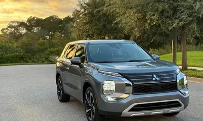 Mitsubishi Outlander SE Cinza | 7 Lugares