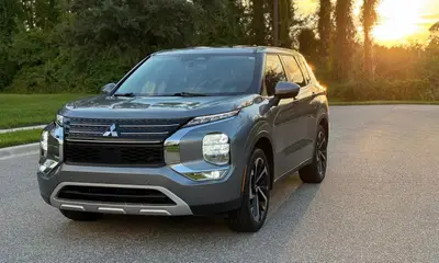 Mitsubishi Outlander SE Cinza | 7 Lugares