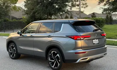 Mitsubishi Outlander SE Cinza | 7 Lugares