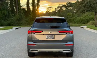 Mitsubishi Outlander SE Cinza | 7 Lugares