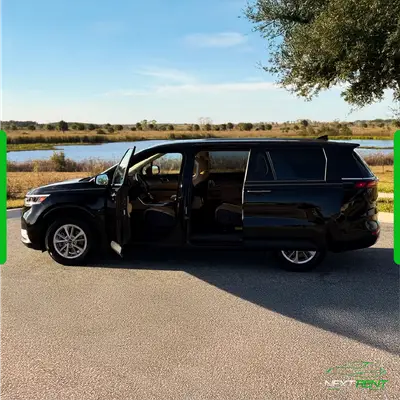 Kia Carnival LX Preta | 8 Lugares