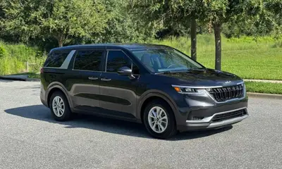 Kia Carnival LX Preta | 8 Lugares