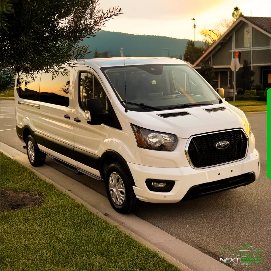 Ford Transit XLT Branca - 12 lugares