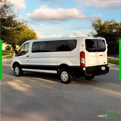 Ford Transit XLT Branca - 12 lugares