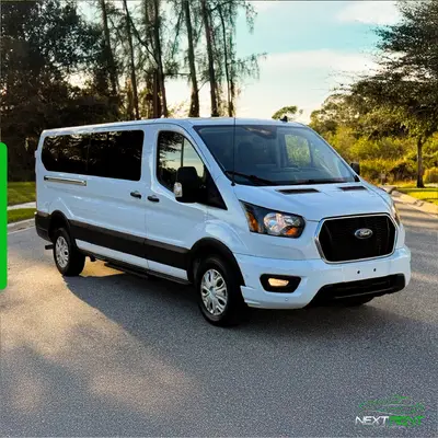 Ford Transit XLT Branca - 12 lugares
