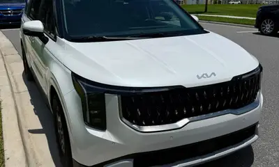 Kia Carnival LXS Branca | 8 Lugares