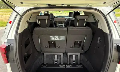 Kia Carnival LXS Branca | 8 Lugares