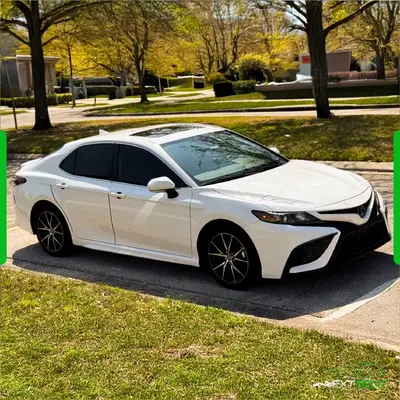 Toyota Camry SE White