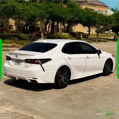 Toyota Camry SE White