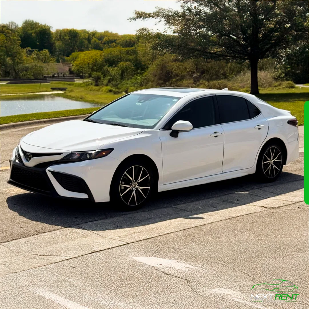 Toyota Camry SE White