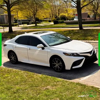 Toyota Camry SE White
