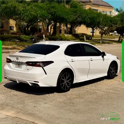 Toyota Camry SE White
