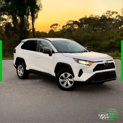 Toyota RAV4 LE White | 5 Seats