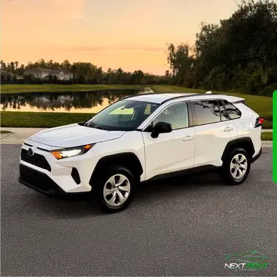 Toyota RAV4 LE White | 5 Seats