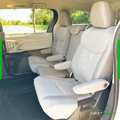 Toyota Sienna · Minivan 8 Lugares