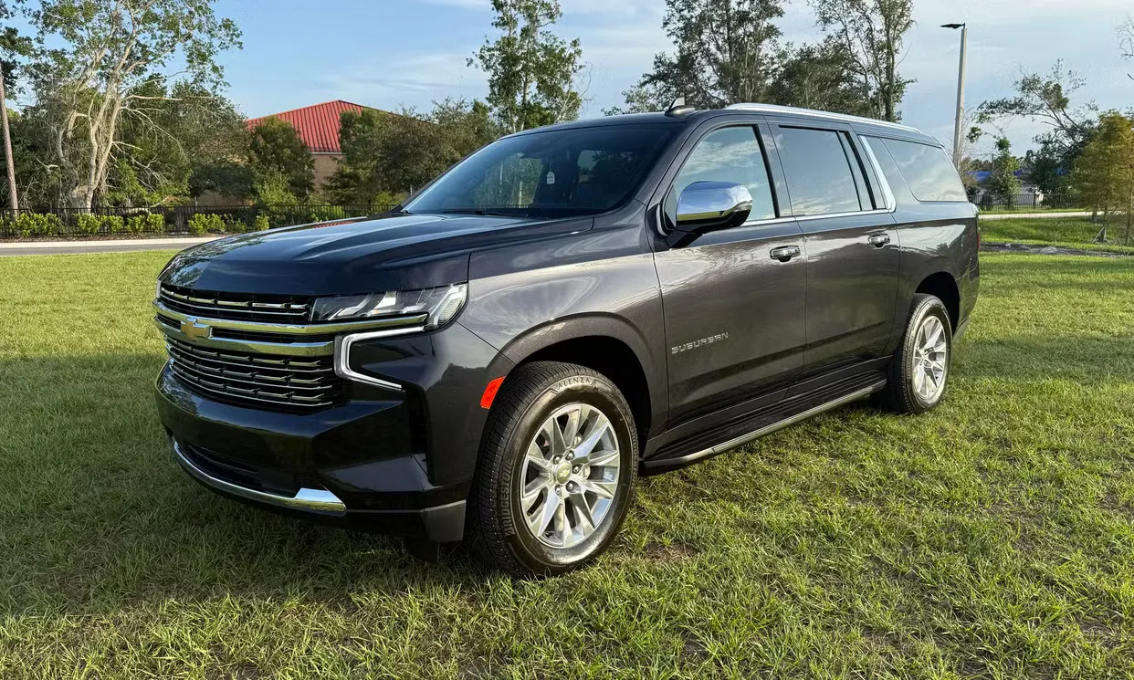 Chevrolet Suburban · SUV Premium 8 Lugares